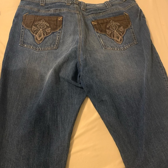 Supreme Jean Capri size 22. Brown design on back pocket - Picture 7 of 10